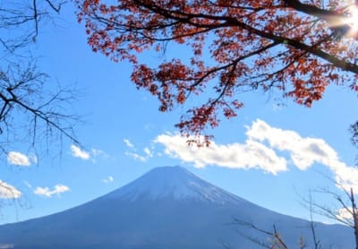 富士山と 紅葉と秋の空