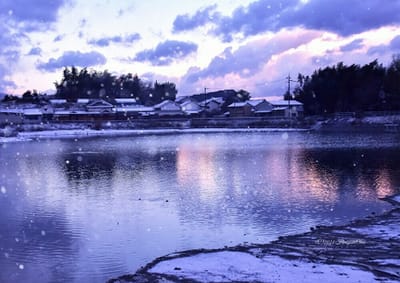 池畔の雪景色