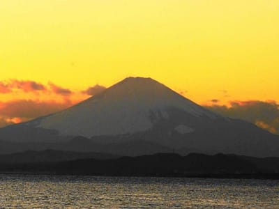 江の島・弁天橋から見た富士山（夕方）