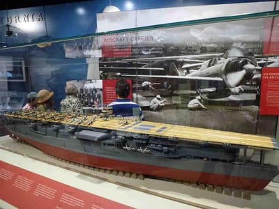 メモリアルパークの博物館に展示された航空母艦赤城の模型