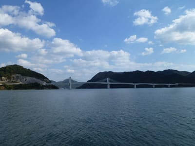 今年春開通した鹿久居島大橋