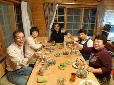到着当日はアメリカンステーキと京の押し寿司の歓迎パーティー