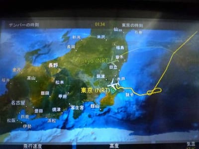 デンバーからの到着が遅れて成田着陸許可待ちにまた迷走するUA機