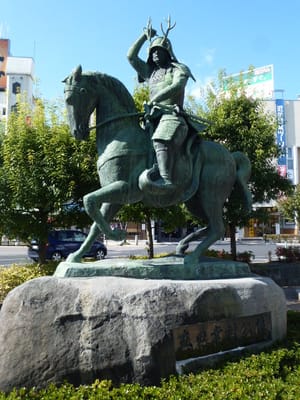 JR上田駅前にある真田幸村の騎馬像