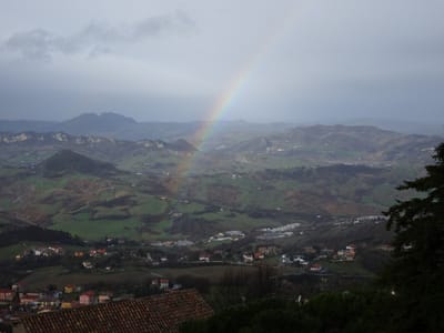 サンマリノ旧市街からの展望、虹