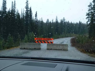 冬季閉鎖となった国立公園内の道路