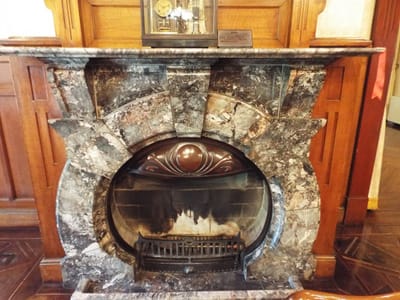 国指定重要文化財旧松本家住宅の洋館の暖炉