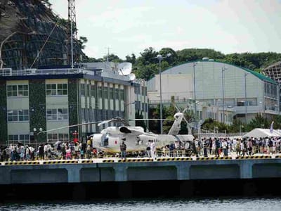 海上自衛隊、横須賀地方総監部　ヘリコプター地上展示